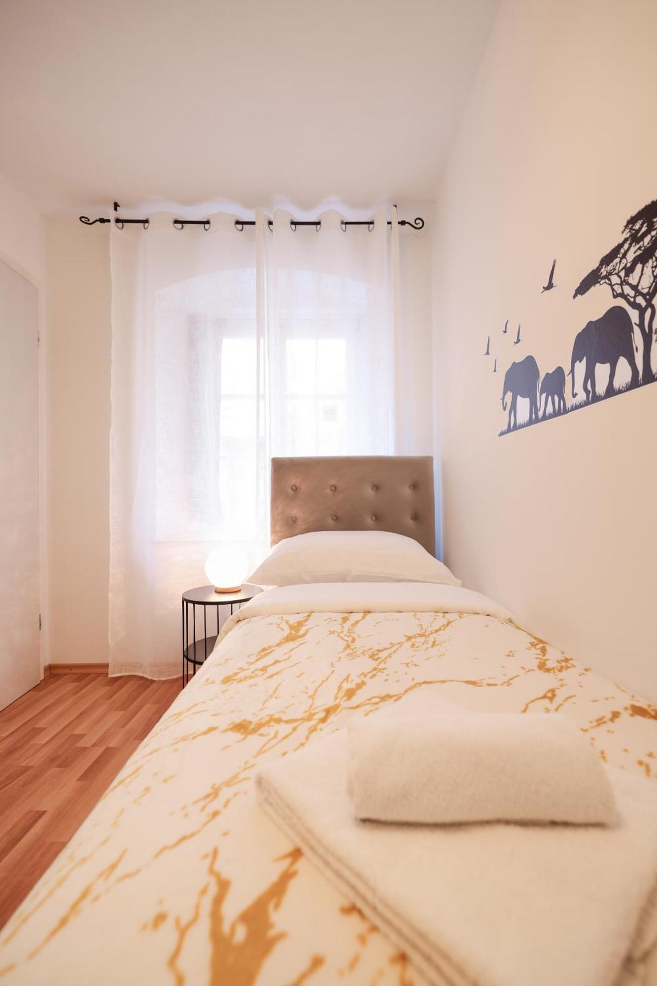 Viva - 2 Bedroom In Centar Apartment Zadar